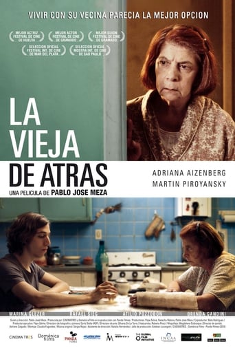 La vieja de atrás